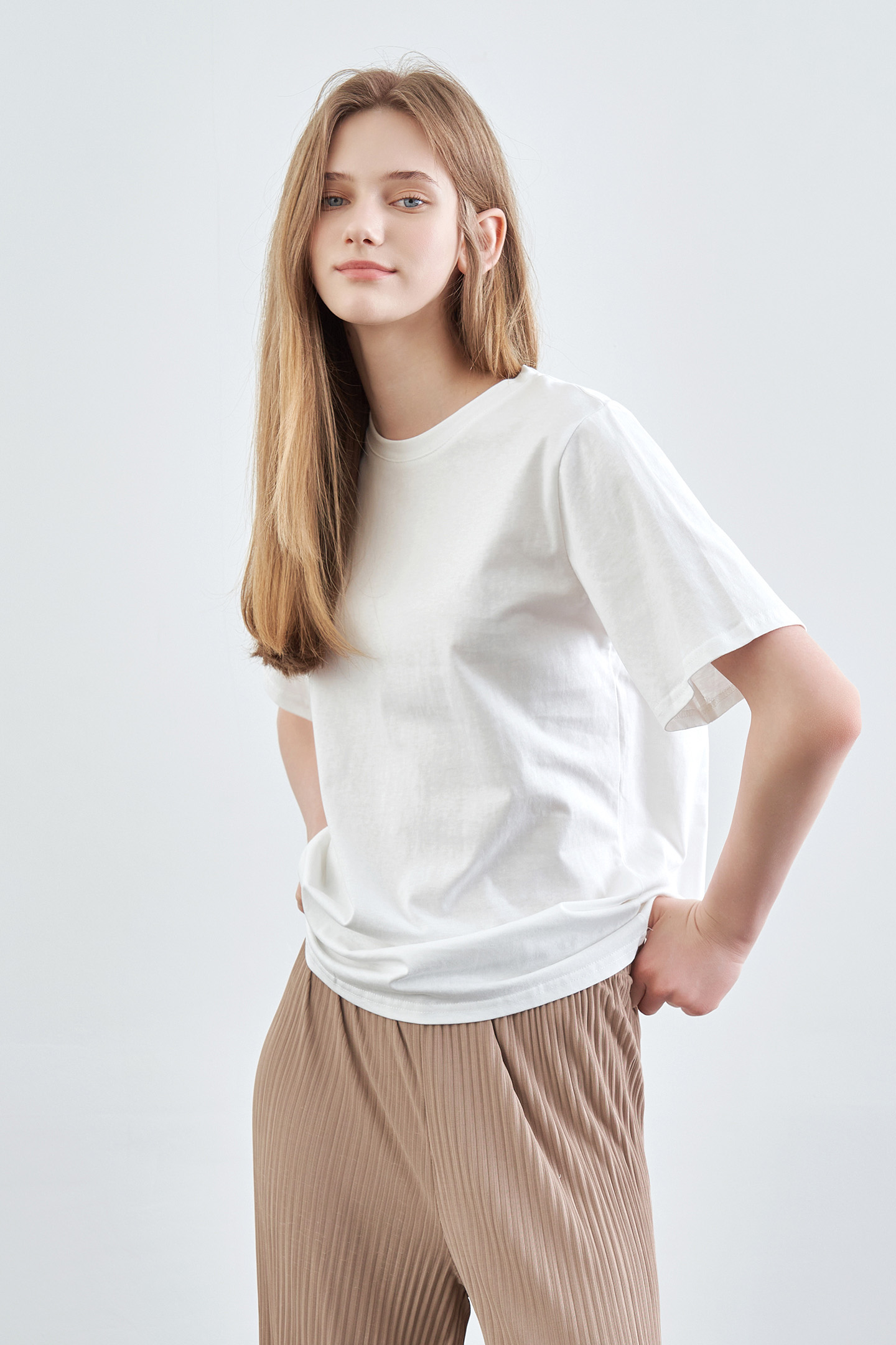 엔젤라 기본 여성 반팔 티셔츠 이너 레이어드 면티 흰티
